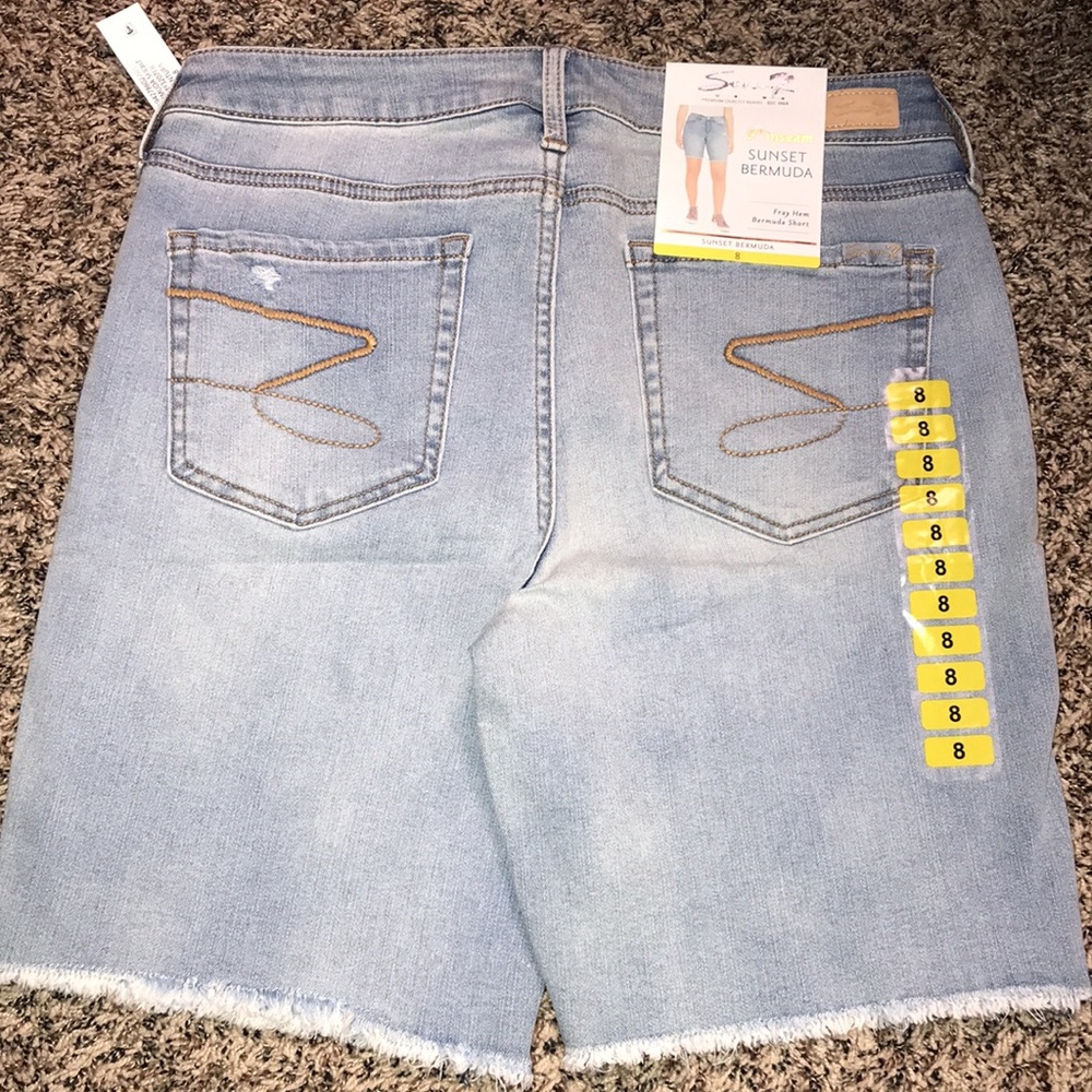 🐠SEVEN7 Brand Sunset Bermudas Fray Hem Light Wash 9” Inseam Stretch | NWT! - Picture 2 of 3